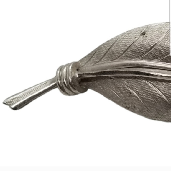 CORO VINTAGE 1950s SILVERTONE TEXTURED LEAF DESIGN BROOCH - Picture 3 of 5